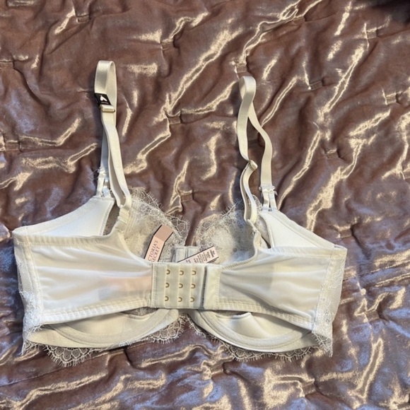 New Victorias Secret 34DDD Embellished Bra & 2 Panties Retail $110 Bride - Picture 5 of 14